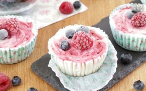 Frozen Yogurt Cupcakes mit Marmeladen-Swirl