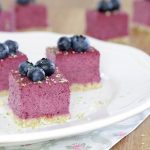 No Bake Cheesecake Bars mit Keksboden