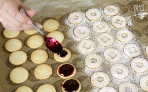 Linzer Plätzchen Rezept: Marmelade auftragen