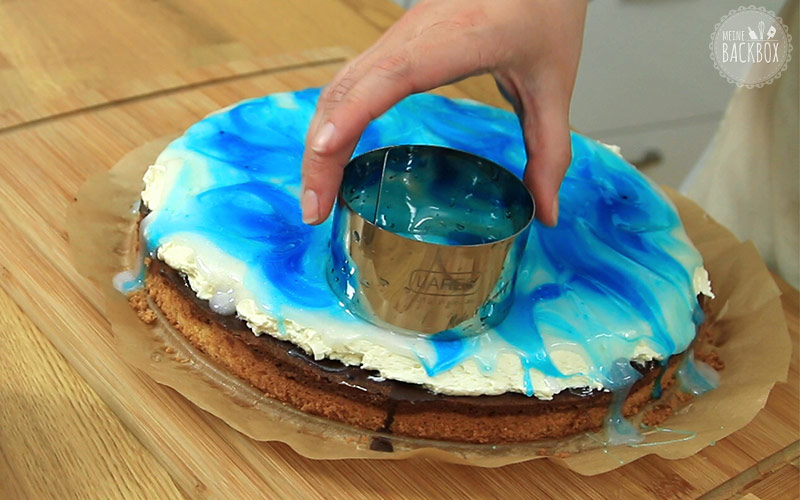 Donauwellen Rezept: Mit Dessertring Kreise ausstechen