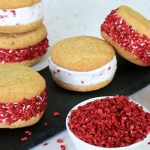 Eis Sandwiches mit Himbeeren