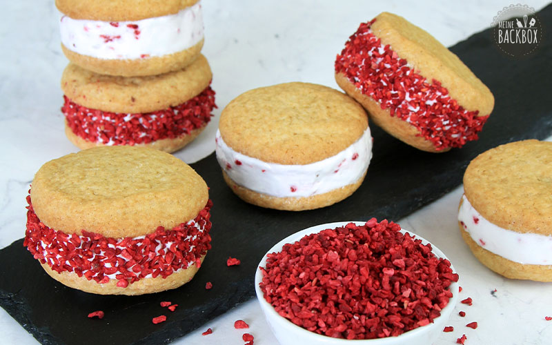 Eis Sandwiches mit Himbeeren