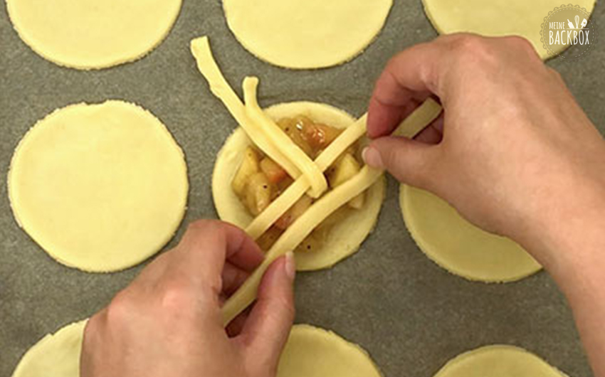 Mini Apple Pies Rezept mit Herbstzucker