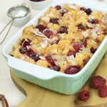 French Toast Auflauf mit Himbeeren & Kokos Chips