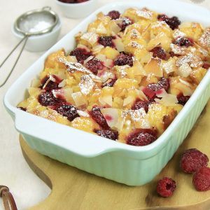 French Toast Auflauf mit Himbeeren & Kokos Chips
