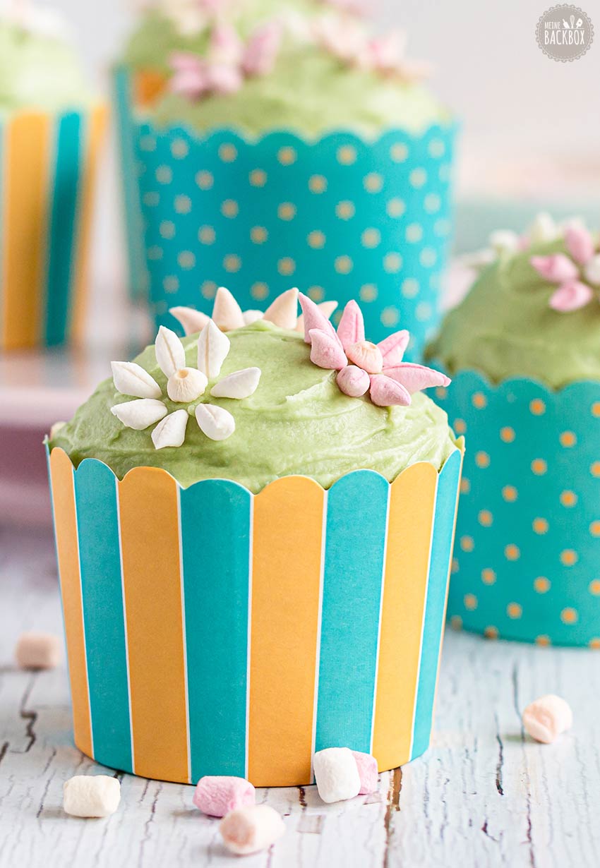 Blümchen Cupckas Rezept: Mandelkuchen mit Marshmallows