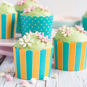 Blümchen Cupckas Rezept: Mandelkuchen mit Marshmallows