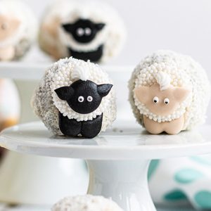 Osterrezepte: Schäfchen Cake Balls mit Ovomaltine Crunchy Creme