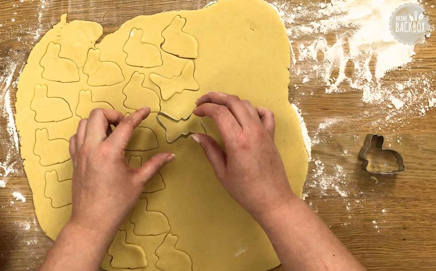 Schweizer Zupfkuchen Rezept: Hasen ausstechen