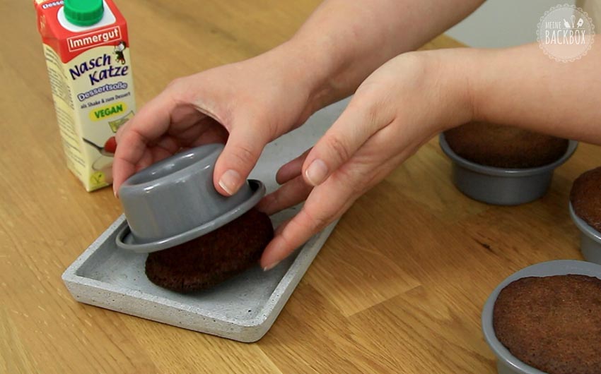 Malva Pudding Rezept: Kuchen aus der Form lösen