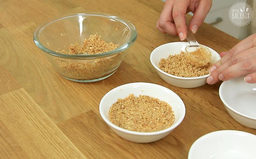 Spaghetti-Eis Dessert Rezept: Boden aus Keksen herstellen