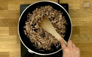 Barbeque Jackfruit Pie Rezept: Füllung vorbereiten