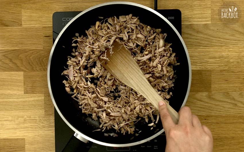 Barbeque Jackfruit Pie Rezept: Füllung vorbereiten