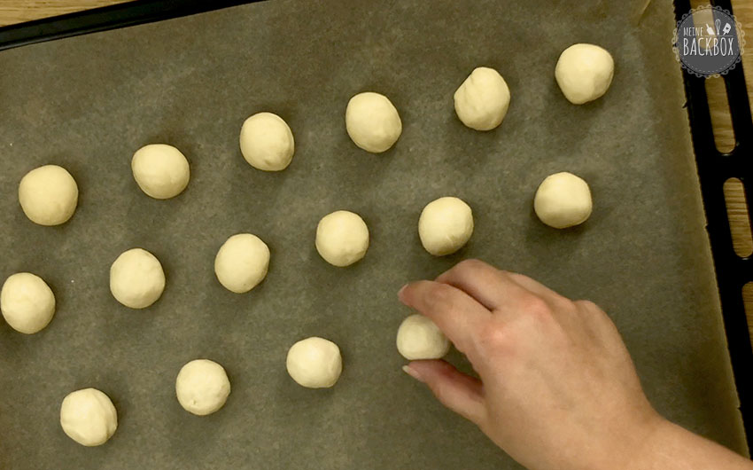 Laugenbrezel Pops Rezept: Kugeln rollen
