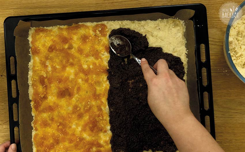 Prasselplätzchen Rezept: Marmelade verteilen