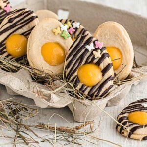 Eierlikör Pfauenaugen Osterplätzchen