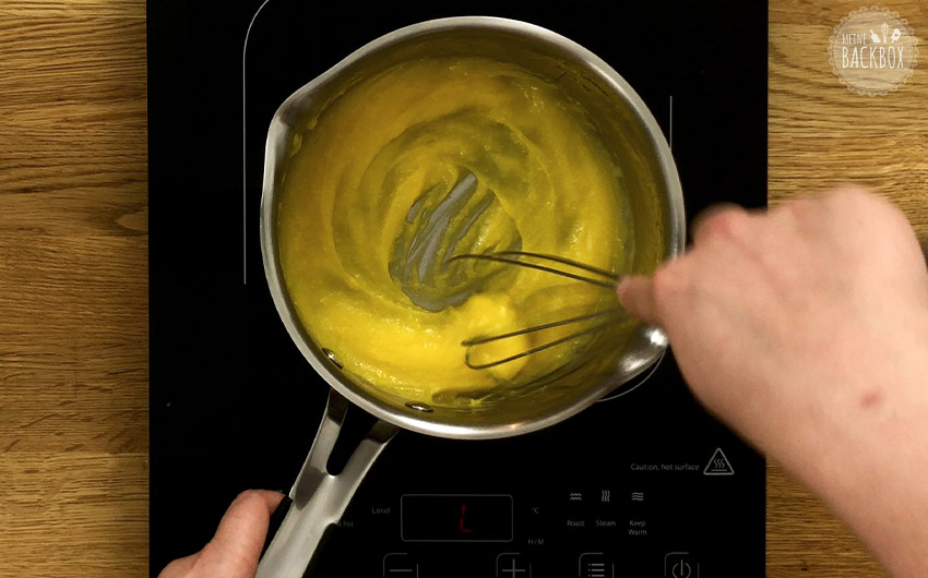 Marzipan Pfauenaugen Rezept: Eierlikörmasse anrühren