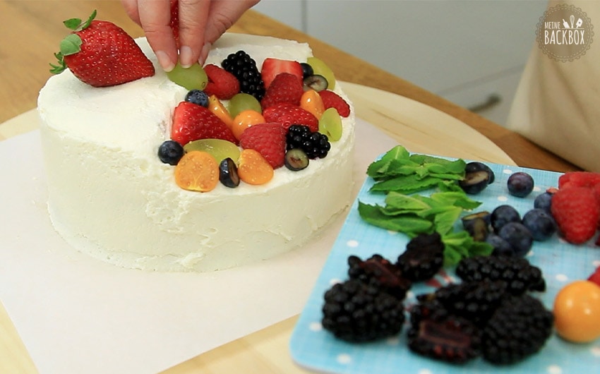 Jelly Cake: Beeren arrangieren