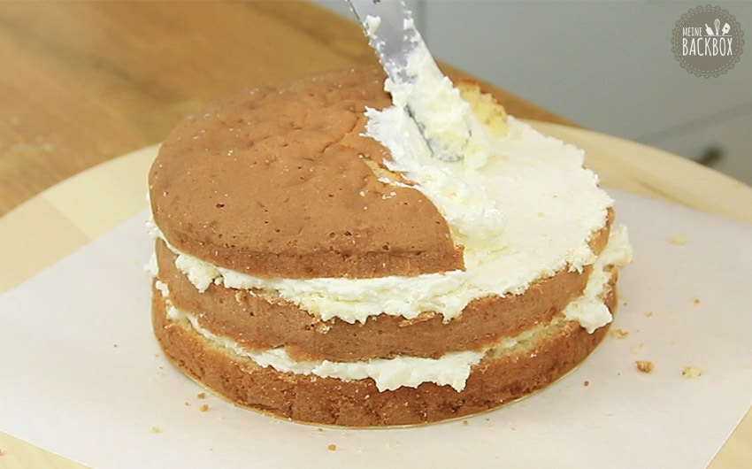 Jelly Cake: Torte einstreichen