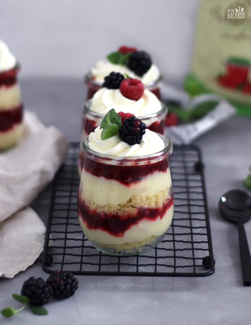 Beeren Mini Trifle im Glas