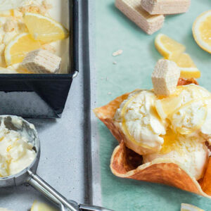 Lemon Cheesecake Eis mit Cookie Dough
