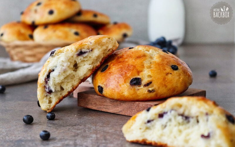 Heidelbeer Quarkbrötchen aus Quark-Öl-Teig