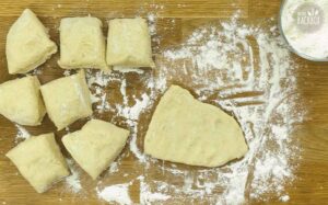 Heidelbeer Quarkbrötchen: Teig aufteilen