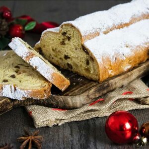 Bratapfel Christstollen mit Marzipan und Rosinen