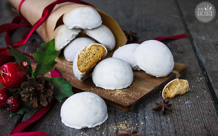 Pfeffernüsse mit Zuckerglasur