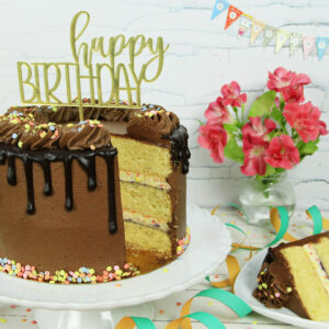 Konfetti Drip Cake mit Konfetticreme