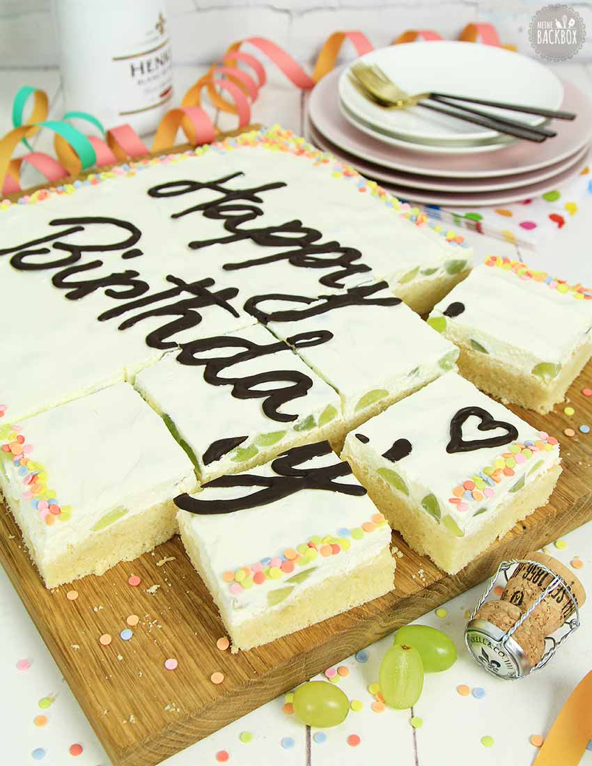 Sekt-Schmandkuchen mit Trauben