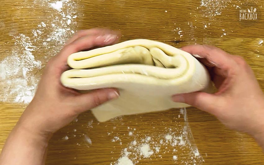 Blätterteig Rezept: Teig zu vier Schichten falten