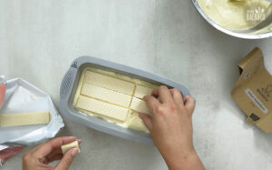 Parfait Rezept: Parfaitmasse mit Knusperwaffeln schichten