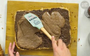 Bienenstich Rezept: Pudding streichen