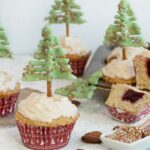 Linzer Cupcakes mit Royal Icing Tannenbaum