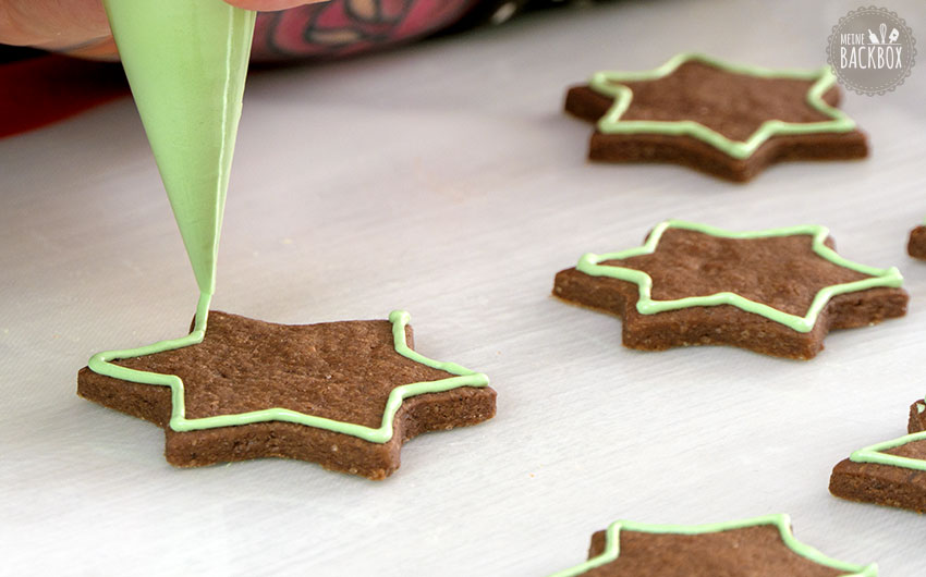 Tannenbaumplätzchen Rezept: Royal Icing Rand