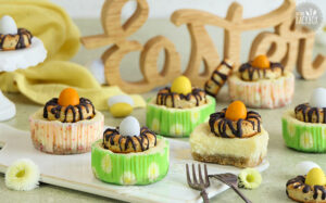 Mini Eierlikör Cheesecakes mit Osternest-Dekoration
