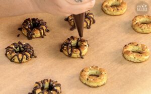 Mini Eierlikör Cheesecakes Rezept: Osternester vorbereiten