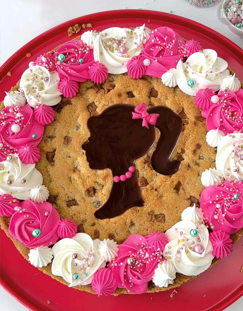 Barbie Cookie Cake mit Cashewkernen & Caramel Fudge