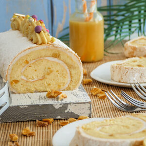 Geeiste Mango-Baiserrolle – Fruchtiges Sommerdessert