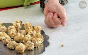 Popcorn Balls Deluxe Rezept: Balls formen