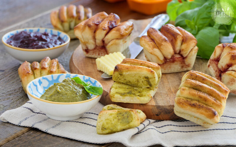 Zweierlei Zupfbrötchen mit Marmelade oder Pesto