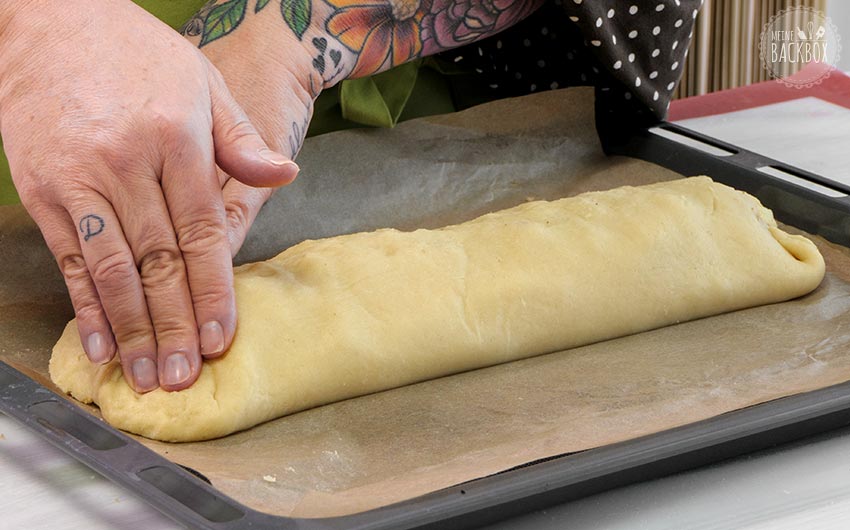 Apfelstrudel Rezept: Teigenden verschließen