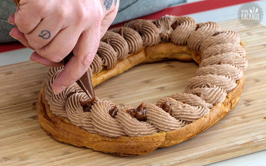 Paris Brest Rezept: Kokos-Praliné aufspritzen