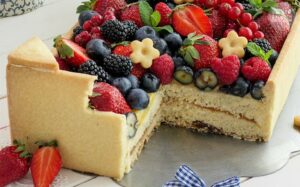 Anschnitt der Obstkisten-Torte