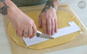Obstkisten-Torte Rezept: Schablone ausschneiden