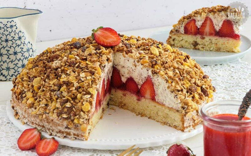 Omas Maulwurfkuchen mit Stracciatella-Sahne