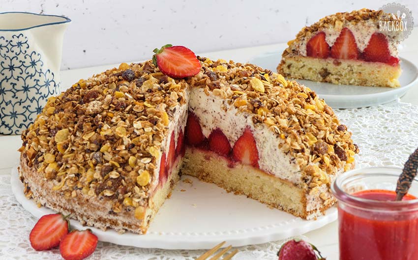 Omas Maulwurfkuchen mit Stracciatella-Sahne