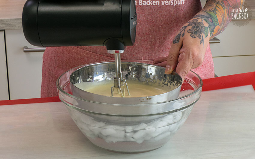 Parfait-Blumen Rezept: Über heißem Wasserbad aufschlagen