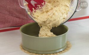 Weisser Dominostein-Kuchen Rezept - Teig in die Form